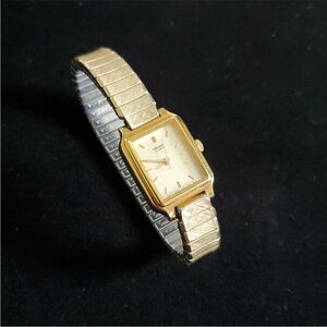 Vintage Seiko Ladies Watch
Rectangular V401-5129
